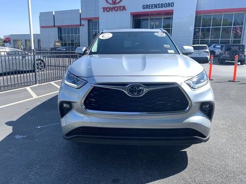 Certified 2024 Toyota Highlander Limited FWD image 3