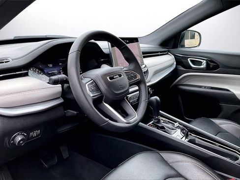 Certified 2024 Jeep Compass Limited image 18