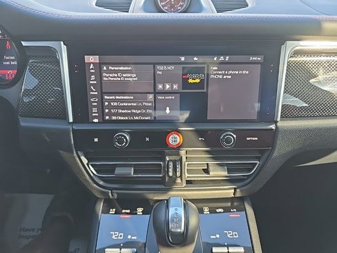 Used 2023 Porsche Macan Turbo image 15