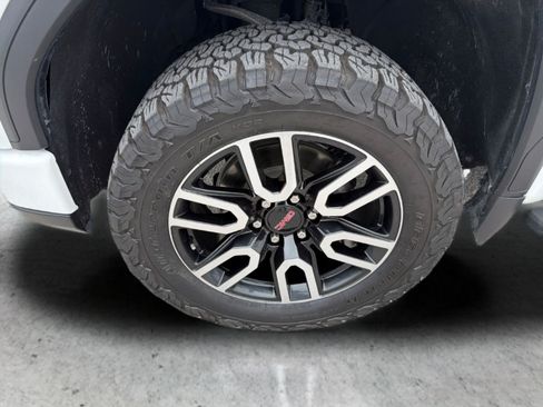 Used 2024 GMC Sierra 1500 AT4 w/ Technology Package AWD/4WD image 10