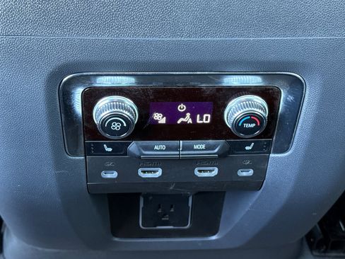 Used 2024 GMC Yukon XL Denali w/ Denali Reserve Package image 16