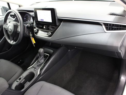Certified 2025 Toyota Corolla LE FWD image 32