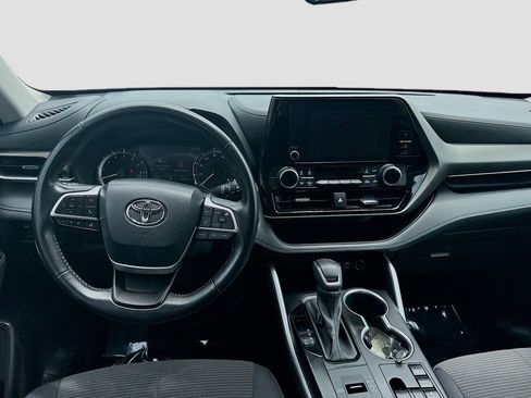 Used 2023 Toyota Highlander LE FWD image 20