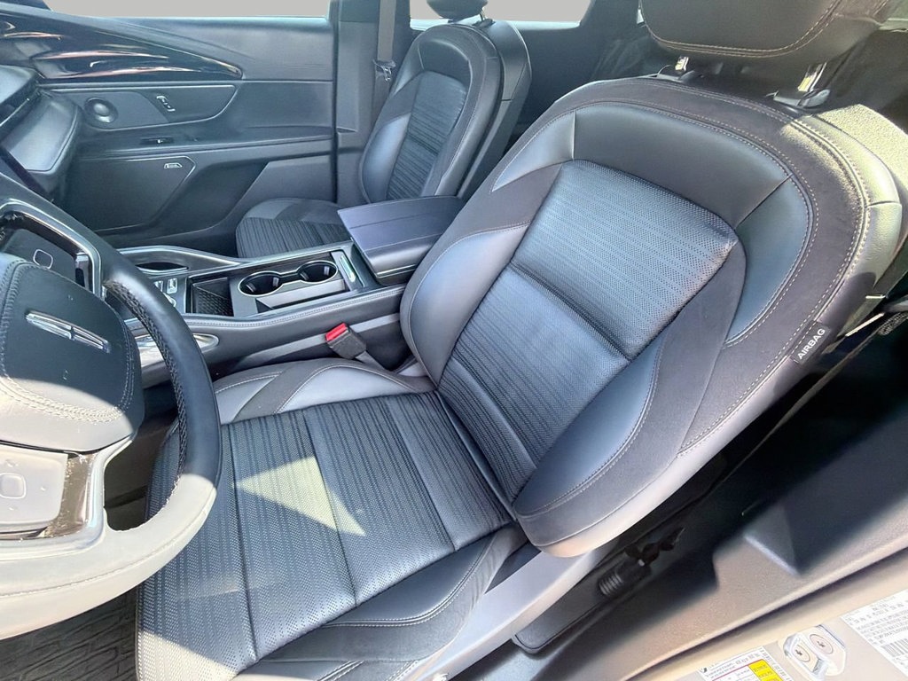 Used 2025 Lincoln Nautilus Reserve w/ Jet Appearance Package AWD/4WD image 18