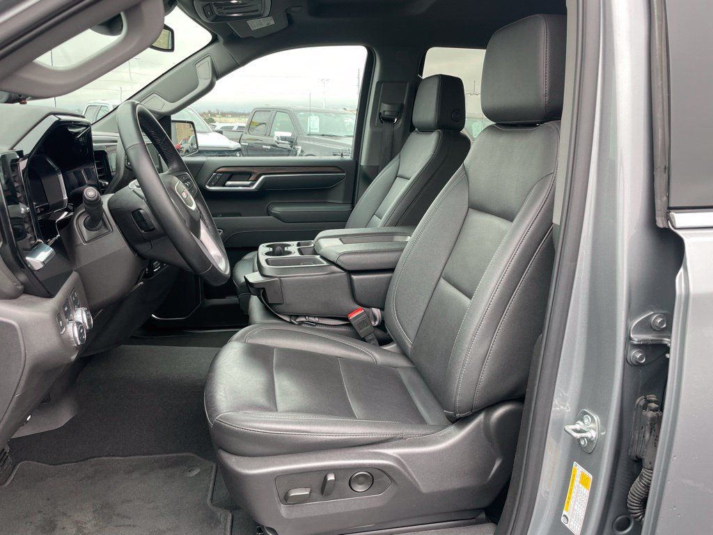 Used 2025 GMC Sierra 1500 SLT AWD/4WD image 7