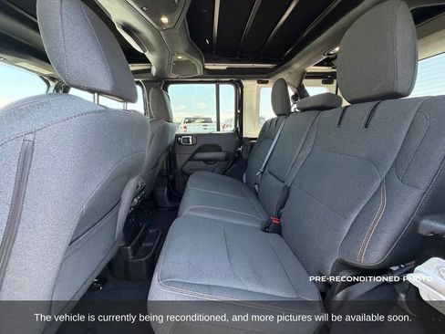 Used 2025 Jeep Wrangler Unlimited Sahara w/ Safety Group AWD/4WD image 12