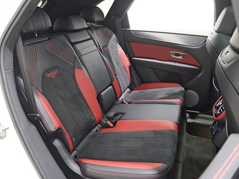 Used 2023 Bentley Bentayga AWD/4WD image 30