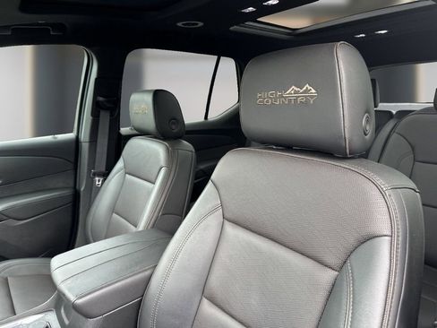 Used 2023 Chevrolet Traverse High Country FWD image 13