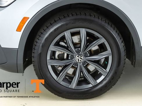 Used 2022 Volkswagen Tiguan SE image 43