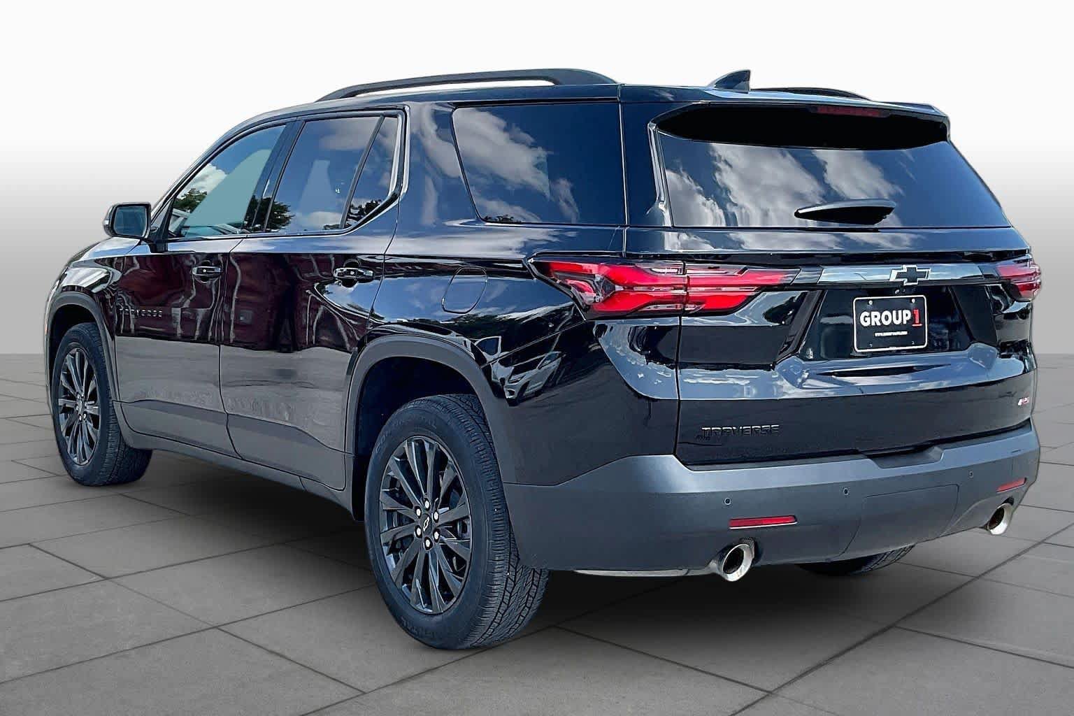 Used 2023 Chevrolet Traverse RS FWD image 11