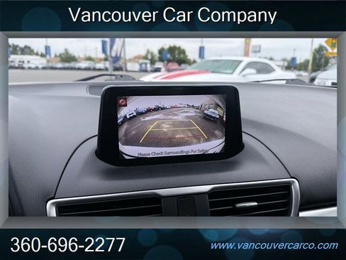 Used 2018 MAZDA MAZDA3 Touring FWD image 23