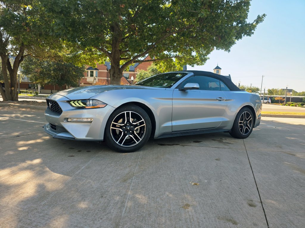 Used 2020 Ford Mustang Premium RWD image 3