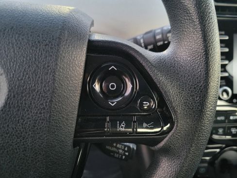Used 2022 Toyota Prius LE image 27