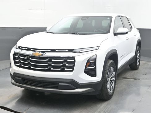 Used 2025 Chevrolet Equinox LT FWD image 4