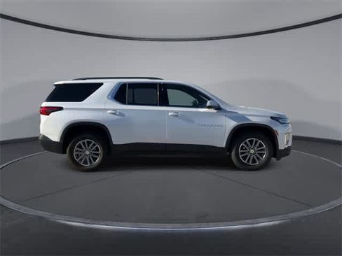 Used 2023 Chevrolet Traverse LT image 9