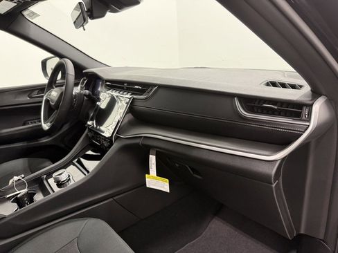 New 2026 Jeep Grand Cherokee Laredo image 16