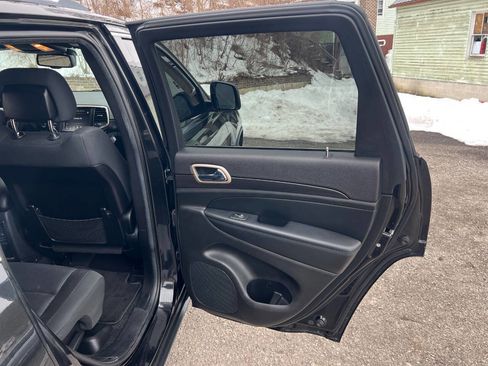 Used 2014 Jeep Grand Cherokee Laredo w/ 18" Wheel & 8.4" Radio Group image 17