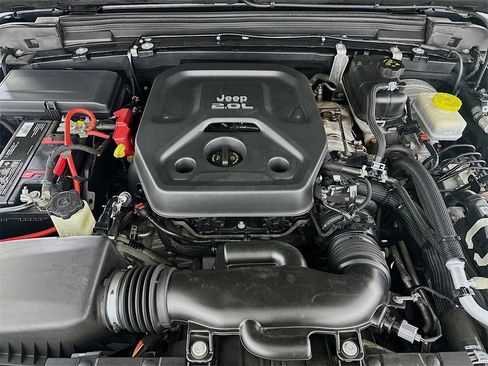 Used 2020 Jeep Wrangler Unlimited Sahara image 31