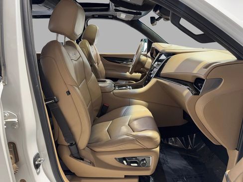 Used 2020 Cadillac Escalade ESV Platinum image 20