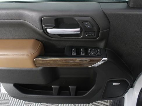 Used 2022 Chevrolet Silverado 2500 High Country w/ Z71 Off-Road Package image 16