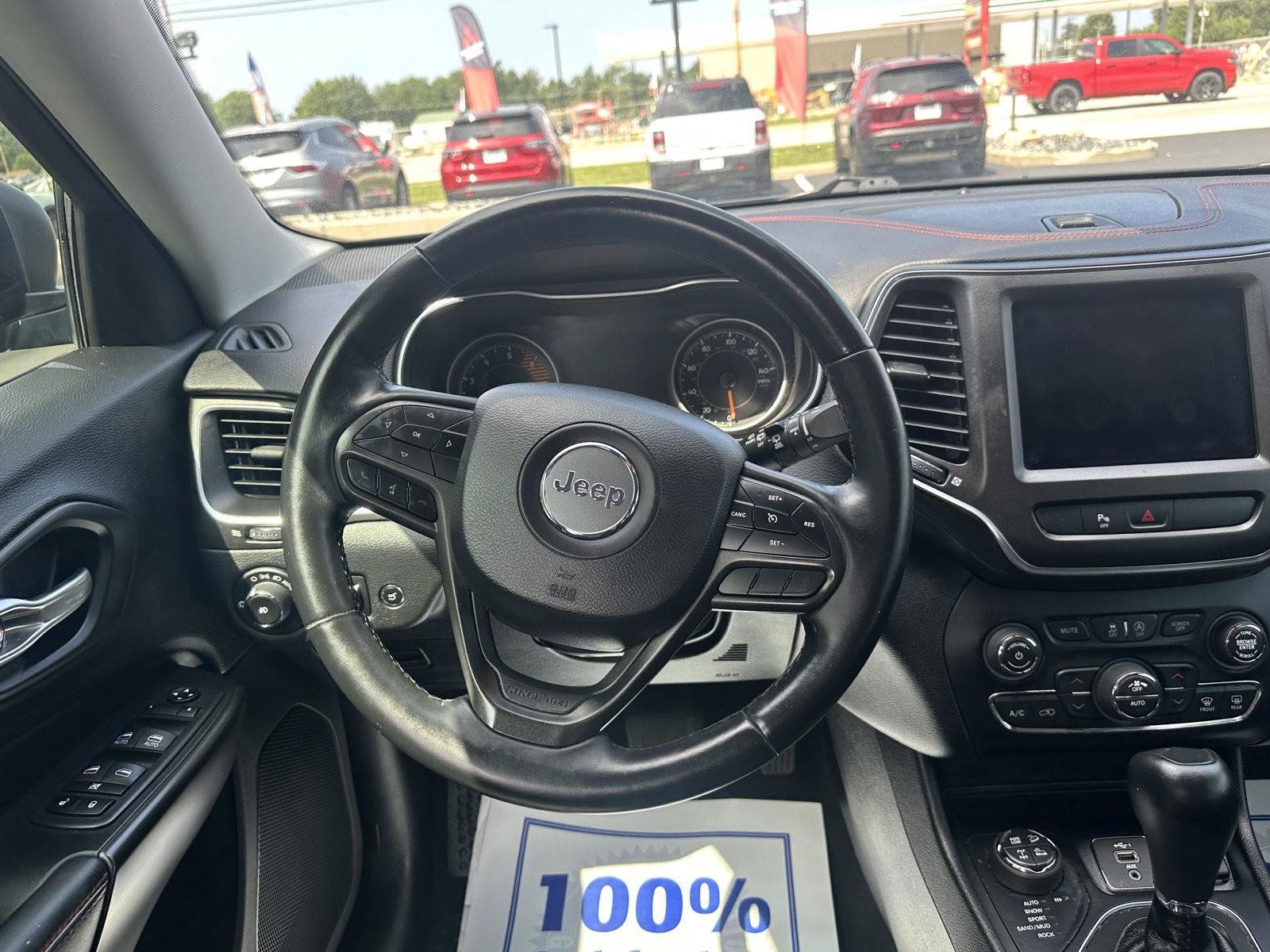 Used 2019 Jeep Cherokee Trailhawk w/ Comfort/Convenience Group AWD/4WD image 34