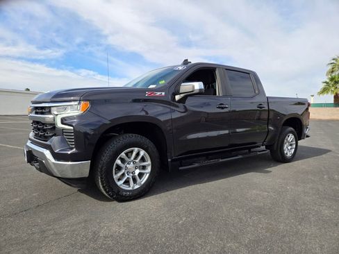Used 2024 Chevrolet Silverado 1500 LT w/ Z71 Off-Road Package AWD/4WD image 2