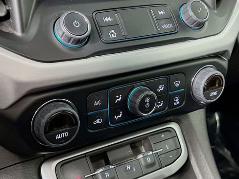 Certified 2023 GMC Acadia SLE image 13