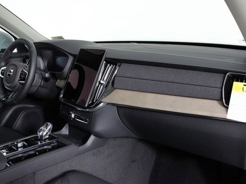 New 2025 Volvo XC90 B6 Core w/ Protection Package Premier image 9