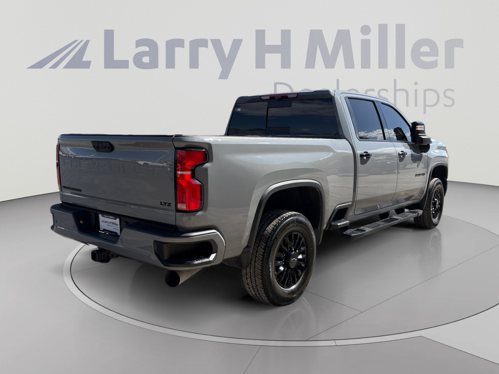 Used 2024 Chevrolet Silverado 3500 LTZ w/ LTZ Plus Package AWD/4WD image 5