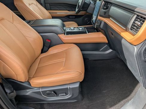 Used 2023 Ford Expedition Max Platinum AWD/4WD image 32