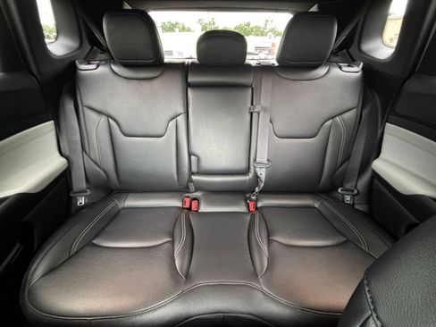 Used 2025 Jeep Compass Limited image 39