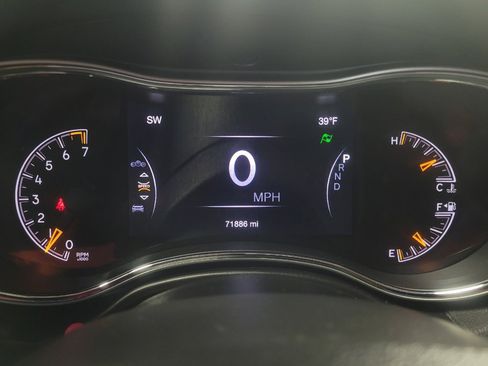 Used 2019 Jeep Grand Cherokee Laredo image 23