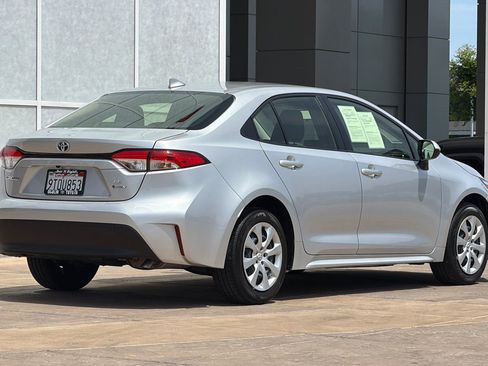 Used 2025 Toyota Corolla LE w/ Convenience Package FWD image 4