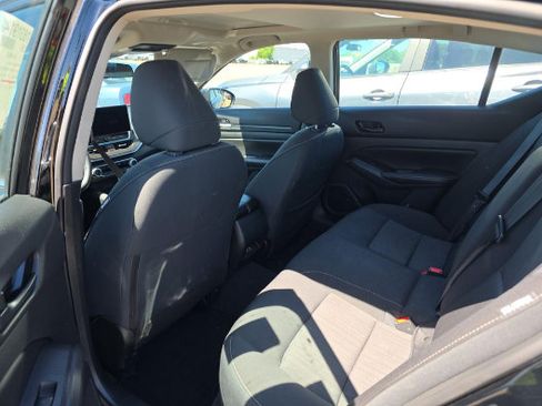 Used 2024 Nissan Altima 2.5 SV w/ SV Premium Package AWD/4WD image 9