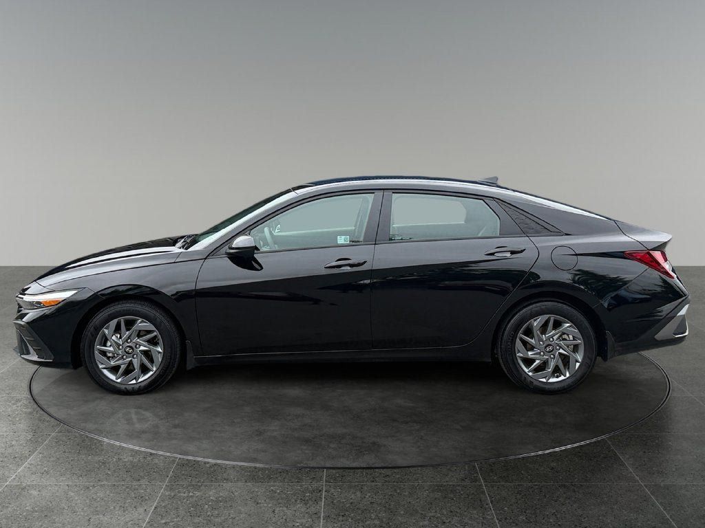 Used 2024 Hyundai Elantra SEL FWD image 6