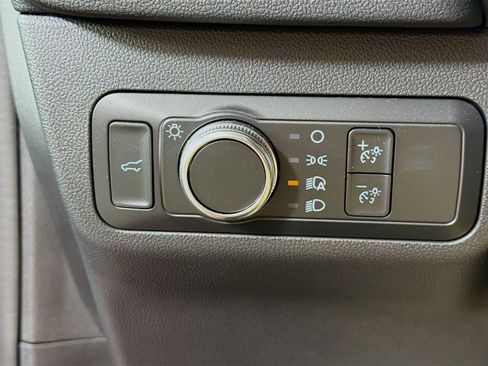 Used 2022 Ford Escape SE w/ SE Sport Appearance Package image 11