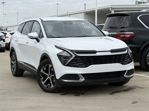 Used 2024 Kia Sportage EX image 2