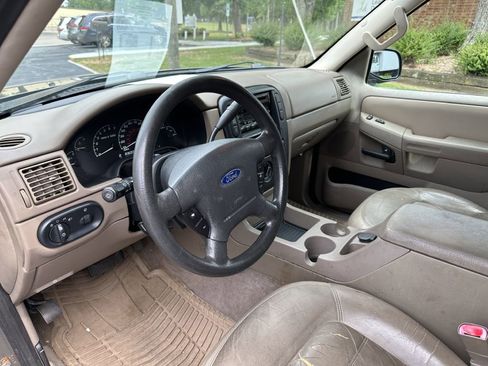 Used 2002 Ford Explorer XLT image 14