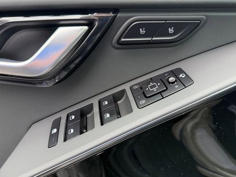 New 2025 Kia Niro SX Touring image 17