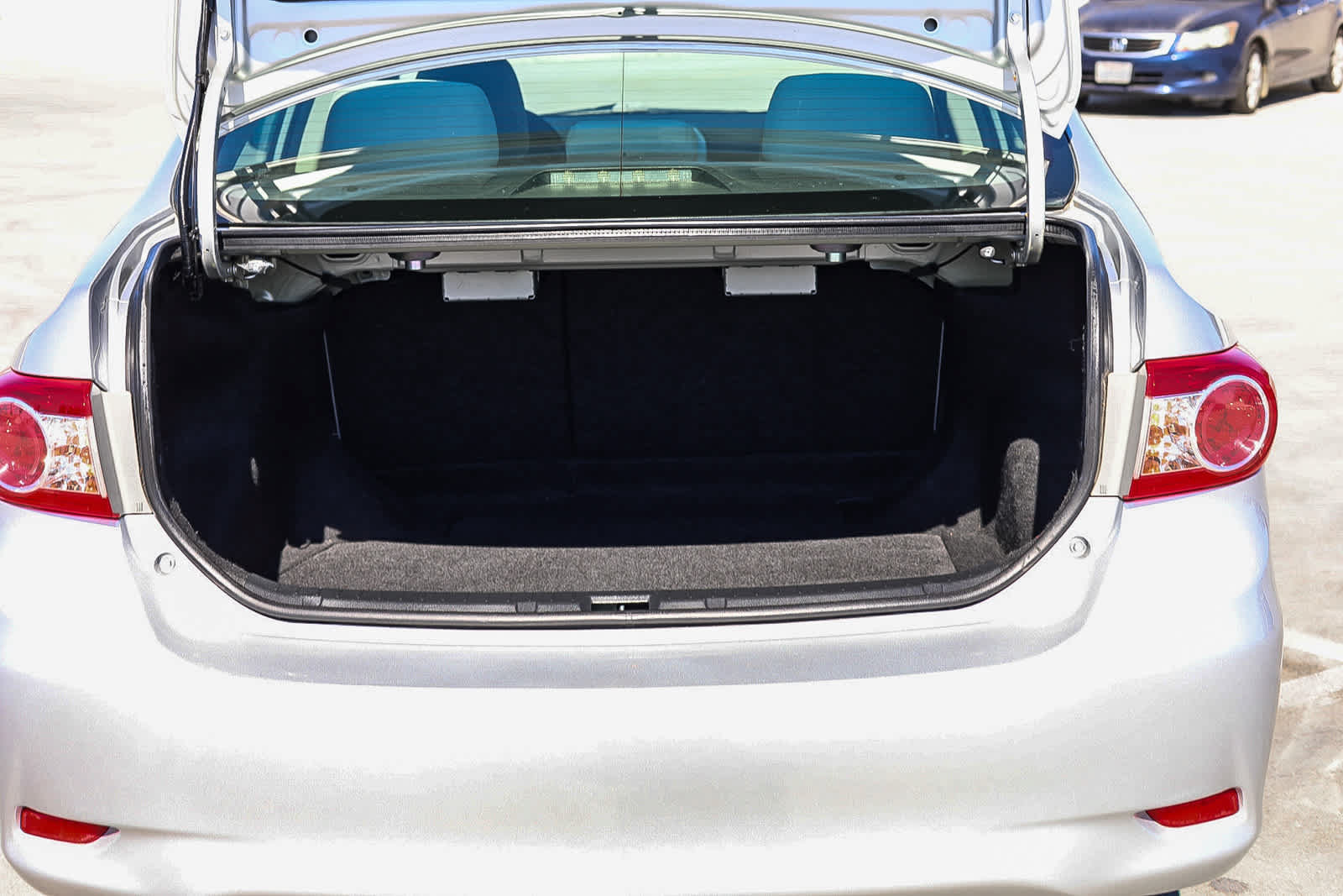 Used 2011 Toyota Corolla LE FWD image 26