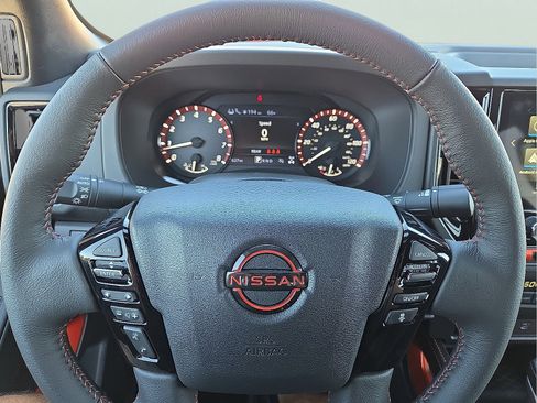 Used 2025 Nissan Frontier PRO-4X image 24
