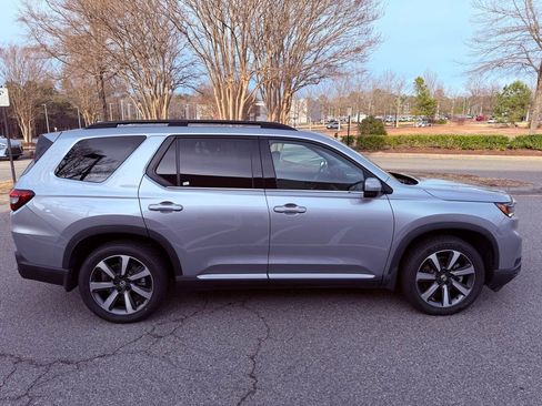 Used 2023 Honda Pilot Touring image 17