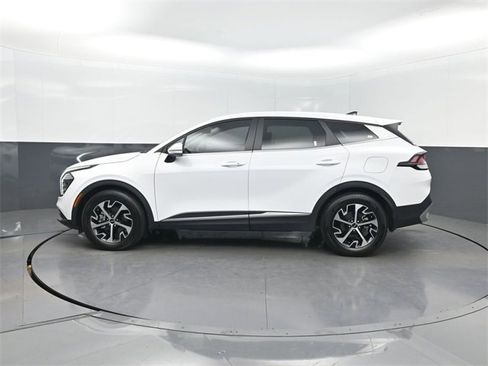 Used 2024 Kia Sportage EX image 2