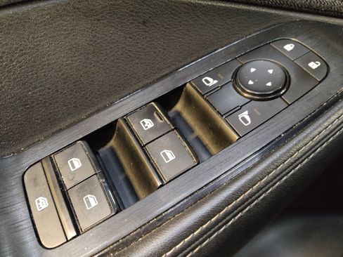 Used 2023 Nissan Rogue SV image 27