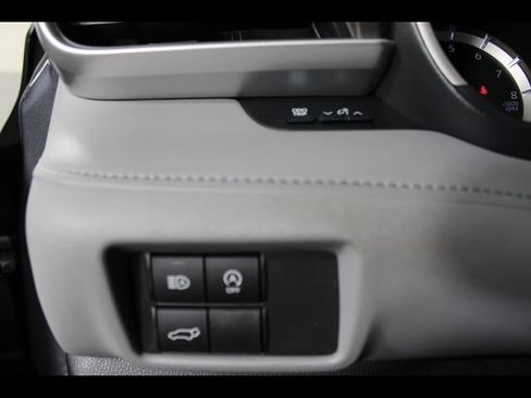 Used 2023 Toyota Highlander XLE FWD image 19