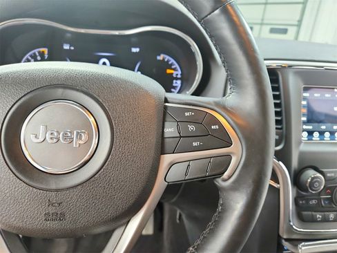 Used 2018 Jeep Grand Cherokee Limited image 25