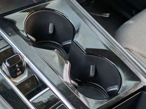 Used 2024 Volkswagen Atlas SE image 19