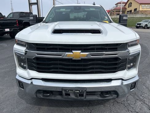 Used 2025 Chevrolet Silverado 2500 LT w/ Convenience Package AWD/4WD image 2