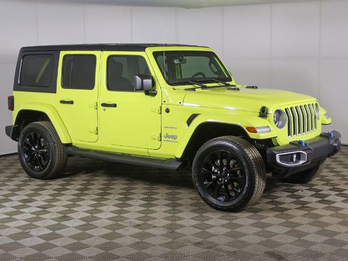 Used 2023 Jeep Wrangler Unlimited Sahara w/ Cold Weather Group AWD/4WD image 2