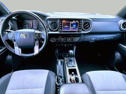 Certified 2020 Toyota Tacoma TRD Off-Road w/ Technology Package AWD/4WD image 14